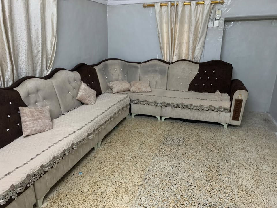 السلام عليكم عندي غراض للبيع لتواصل ***********
