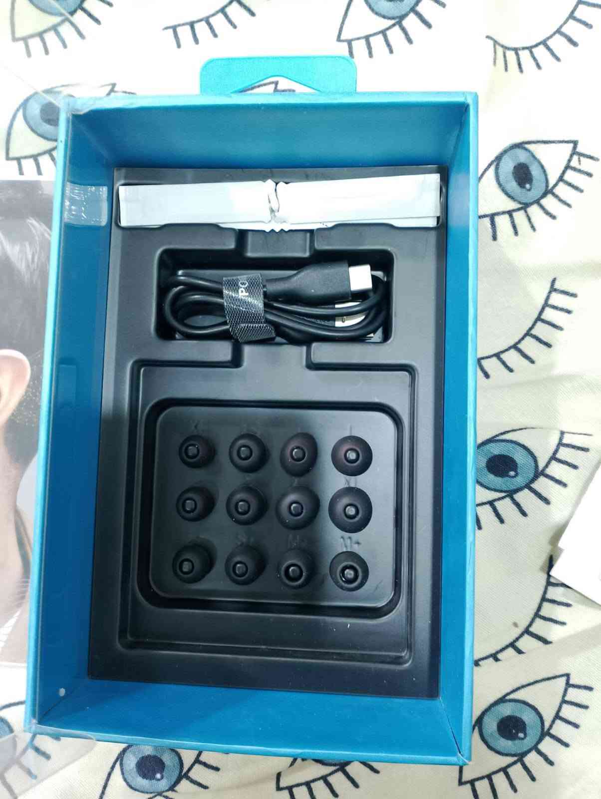 افظل سماعه بلوتوث جديد غير مستعمل وفول مواصفات مع تطبيق للهاتف قيم وأخذ واتساب ***********
