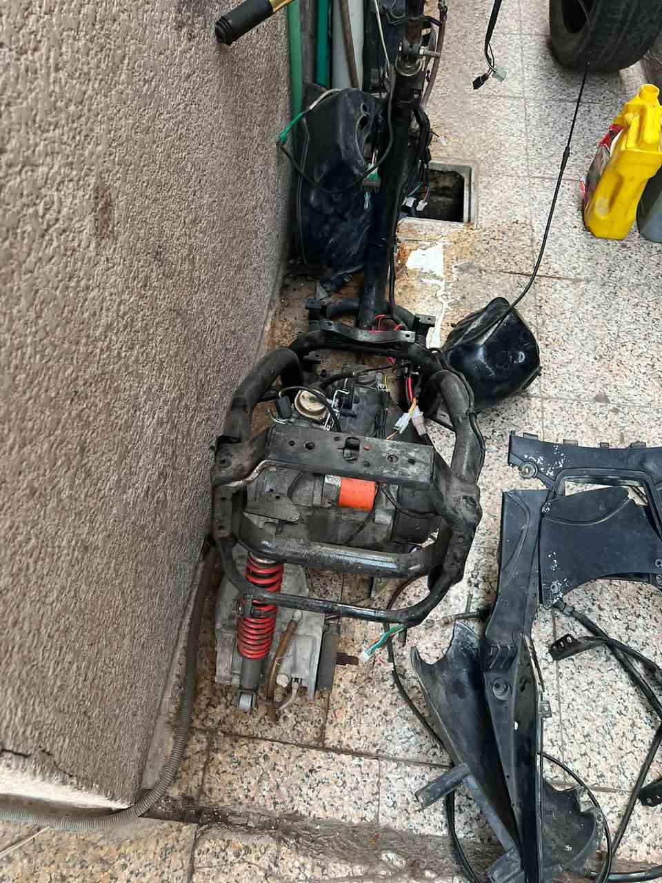 السلام عليكم مكينه اليع شاصي البيع مال عدله ضفيره جديده البيع كابريتر البيع نضيف اي شي كدامك البيع ***********
