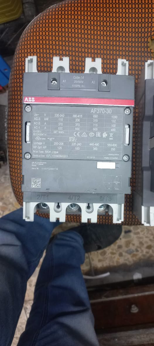 كونتكتر ABB • ٦٠٠ أمبير • كويل عاطل