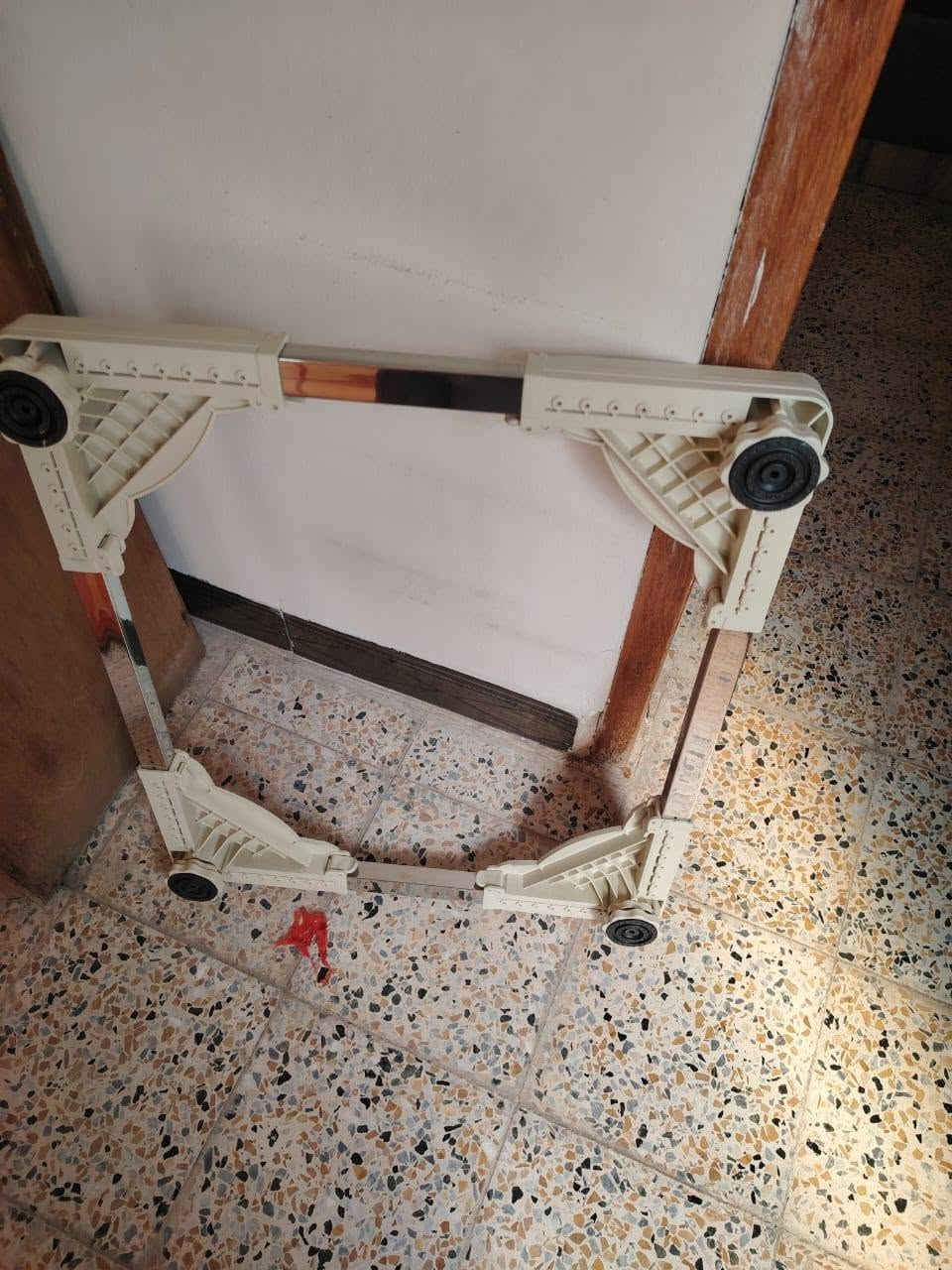 محفورة 3×5 نظيفة سعر ١١٥
محفورة 3×4  مع زوليية نفس النقشة عدد..2 كل وحدة 1×4 سعر ١١٠
قاعدة ثلاجة حجم كبير جديدة ما مستخدمة ١٠ للتواصل ***********...موصل /حي الوحدة
