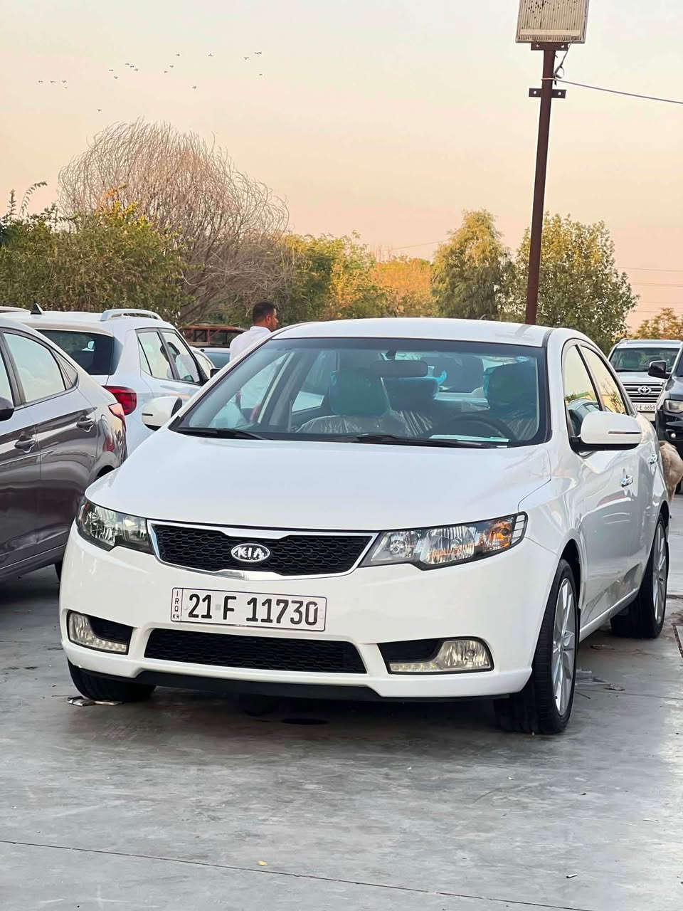كيا سيراتو ٢٠١٣ كلين بدون صبغ بدون بارد شفتات استيرن داخل رصاصي زينون ماشي ٨٦ كير محرك برغي ما مفتوح ولا صرف ولا بخار سونار مرفق صور رقم وسنوية جديد سعر ١١٤ ورقه بيه مجال بسيط مكان سياره قضاء كلار *********** كالار, السليمانية
