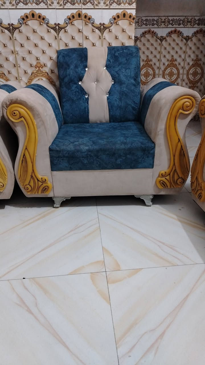 تخم💺 10مقاعد نضيف اي ضرر مابي سعر 240وبي مجال مكان الامن الداخلي *********** اكو توصيل بكروه
