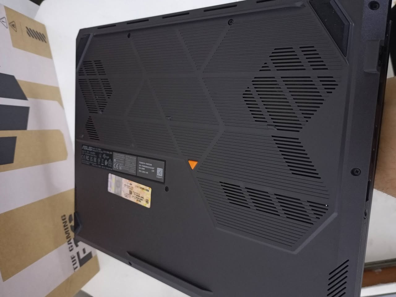 ASUS TUF F16
• المعالج: Intel Core i5-13450HX.
• كارت الشاشة: NVIDIA RTX 5050 (8GB).
• الذاكرة (RAM): سعة 16GB DDR5.
• التخزين: هارد 512GB SSD.
• الشاشة: مقاس 16 بوصة بمعدل تحديث 165Hz.
* الجهاز مستخدم شي بسيط ونظافته 100% انطيك بي ضمان ايام  *
💵 مليون 300الف 
📍 بغداد - الشعب 
📞 ‏‪***********‬‏

نص مكتوب في الصور:
- شركة العالمية للحاسبات 27 أغسطس - توفر الان وبسعر مناسب :- ASUS TUF Gaming F16 FX608JH-RV033AR, Intel Core i5-13450HX, RAM 16GB, SSD 512GB, NVIDIA Geforce RTX 5050 8GB, 16.0 inch WUXGA 165Hz, Jaeger Gray -------- السعر: 1.650.000 دينار عراقي طلب مباشر من الموقع الالكتروني, والدفع عند الاستلام, توصيل مجاني من خلال موقعنا الرسمي العالمية للحاسبات https://globaliraq.iq العراق بغدادا شارع الصناعة - الجامعة التكنولوجية, داخل فرع النخلة (عامود رقم 14) تسلسل المبنى G توصيل لكل محافظات العراق ...https://globaliraq.iq/.../asus-tuf-gaming-f16-fx608jh رابط المنتج :- قسم اللابتوب 7726224804 7726224809 - قسم الديسكتوب والتجميع 7726224806 7726224805 الشاشات والاكسسوارات *********** *********** - رابط تحميل التطبيق للـ iPhone: https://apps.apple.com/us/app/qiyam-al-alamiya/id6757885531 رابط تحميل التطبيق للـ Android: https://appgallery.huawei.com/app/C116858345 رابط الموقع الإلكتروني: https://globaliraq.iq عرض أقل GLOBALIRAQ.IQ ASUS TUF Gaming F16 FX608JH-RV033AR, Intel Core i5-13450HX, RAM 16GB, SSD 512GB, NVIDIA Geforce RTX 5050 8GB, 16.0 inch WUXGA 165Hz, Jaeger Gray