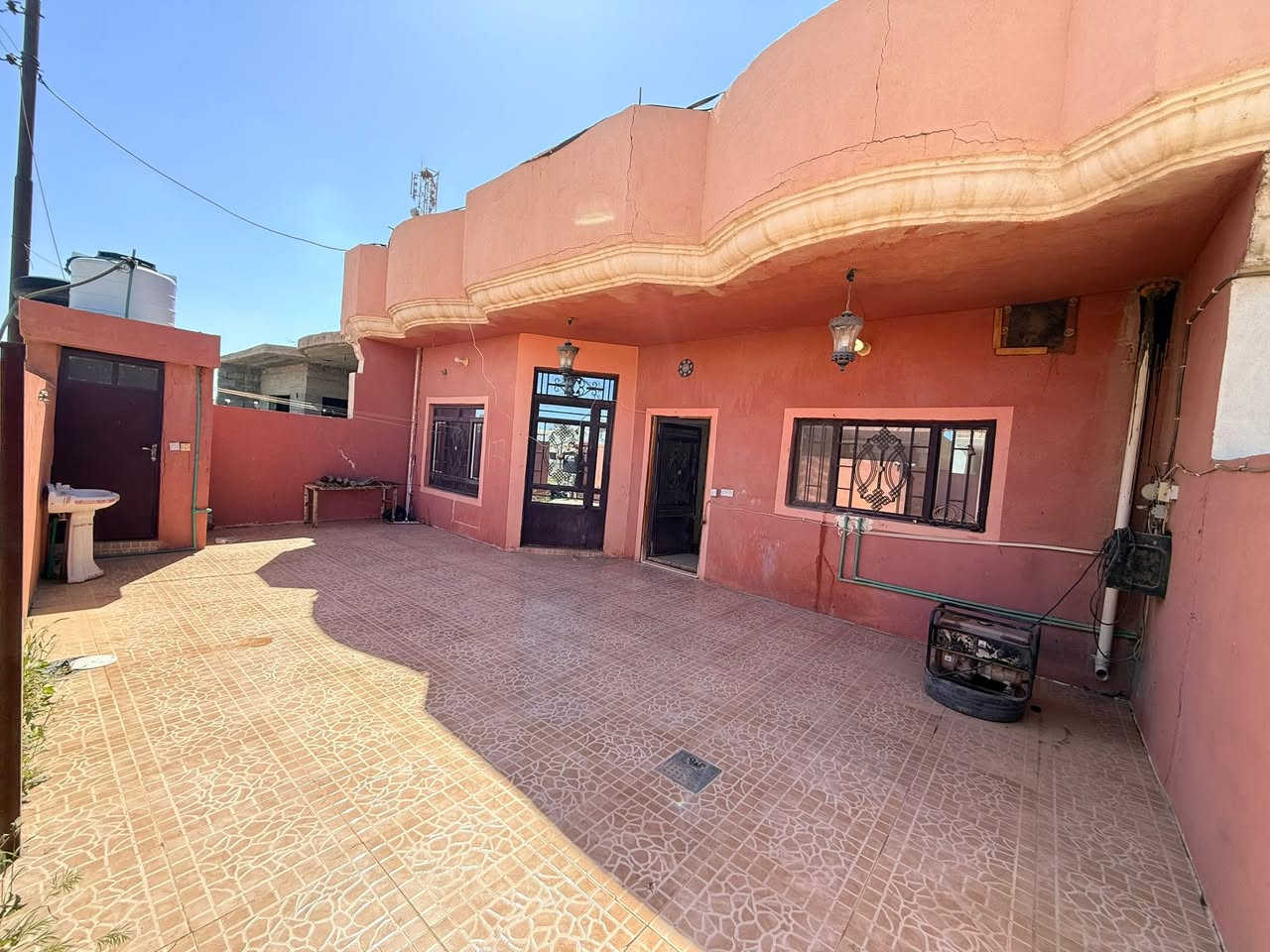 📍العنوان ملك شاه {قريب على اللق)

🏠بيت لببيع 200 متر طابو صرف 

🔴محتويات البيت {صالة و مطبخ و غرفتين نوم و غرفة الضيوف و صحيات و منورين و تواليت خارجي ايضاً}

💸 السعر 50 و بيها مجال
📞***********
