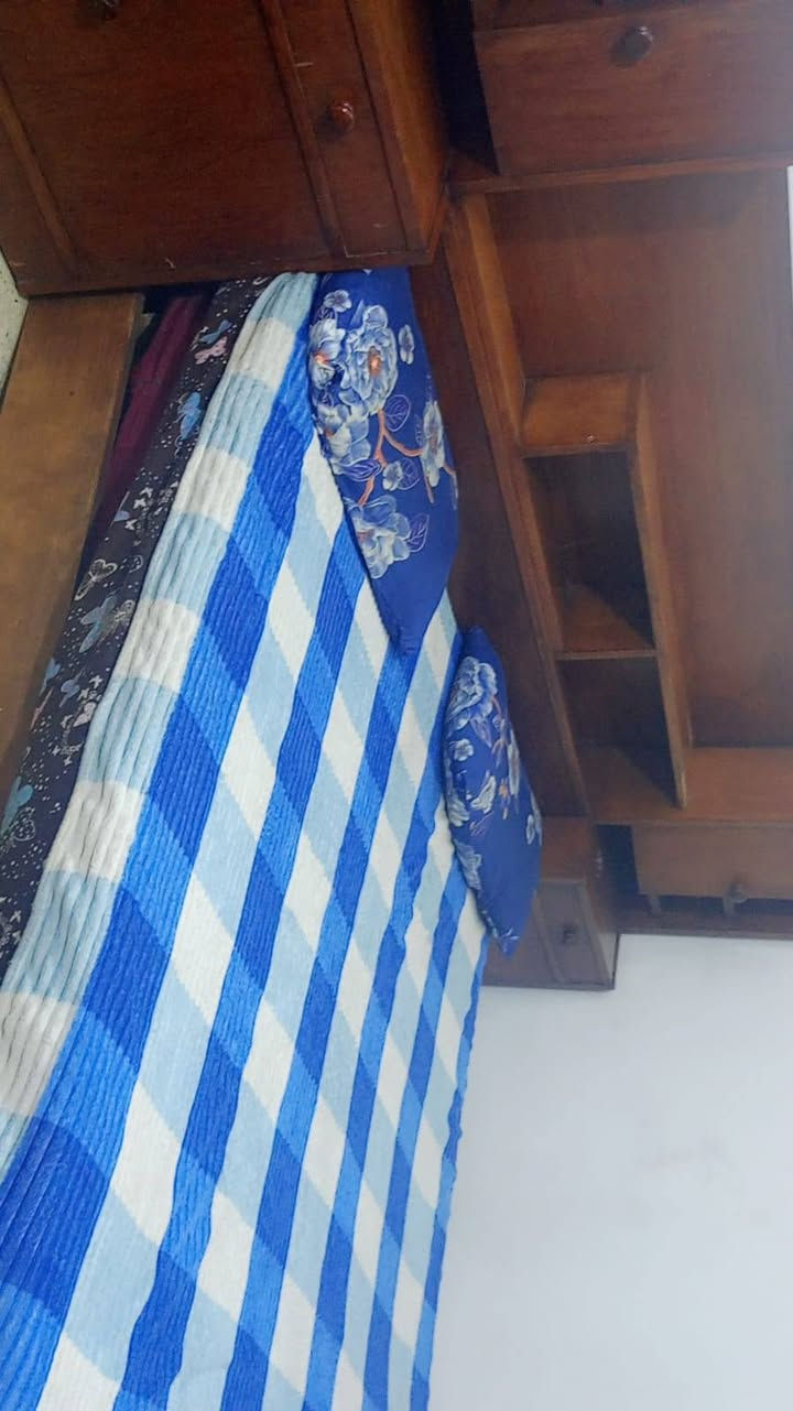 غرفه خشب صاج باب الاول للبيع ام الكبر والغزلان شركه رمضان 
ما بيها اي ضرر.
سعرها 225 
للاستفسار الاتصال على رقم وبي واتساب ***********
