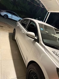 عندي سيارة البيع كيا ريو موديل ٢٠١٨سياره نص فول السياره كامله وحلوه خي...