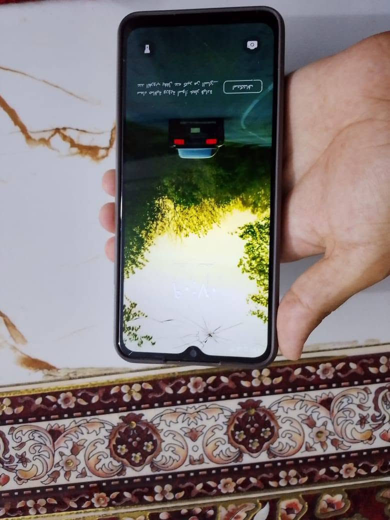 جهاز تكنو  ذاكره 64 جهاز نضيف بس بي كسر بالشاشه مكان شطره ***********
