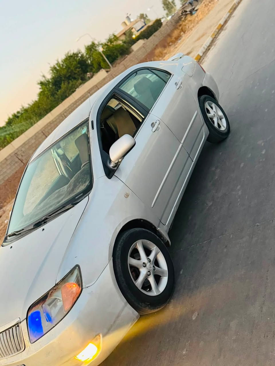السلام عليكم كورولا موديل 2007 بكاجو السياره نضيفه منقصها شي بيها 5قطع رش سنويه 2032جديد محرك 18المرغوب دبريت ثلج سعر 75بيها مجال حك جيتك تصل ع رقم ***********
