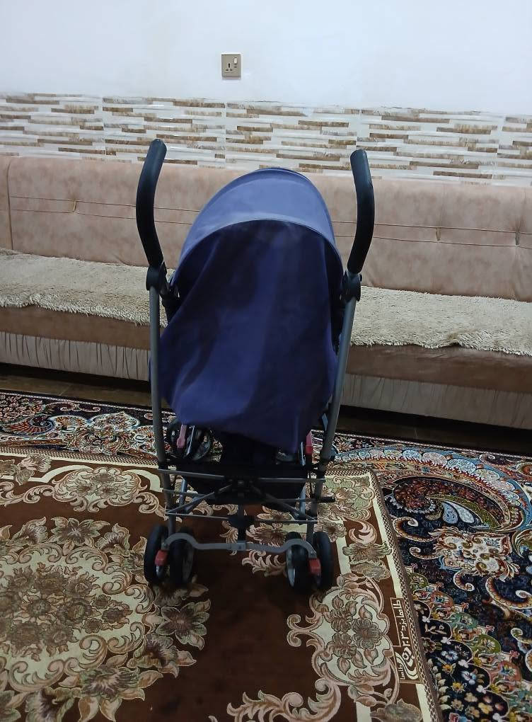 عارەبانەی مناڵان ئەوروپیە ، قایشی بەستنەوەی چوار لای هەیە ، کورسیەکەی تەواو تەختەکرێ بۆخەوتن و شوێن قاچەکەی بەرز ئەبێتەوە ،ژێری پێوەیە بۆشت هەڵگرتن ، بچوک ئەکرێتەوە بۆ ناوسەیارە و زۆر شوێن کەم ئەگرێت ، لەتەمەنی یەک ڕۆژی بۆی ئەبێ تا 4 ساڵی و زیاتریش
سعریشی زۆر گونجاوە قفڵی 25 هەزارە بێ معامەلە
سلێمانی ، گەیاندن هەیە*********** السليمانية, العراق
