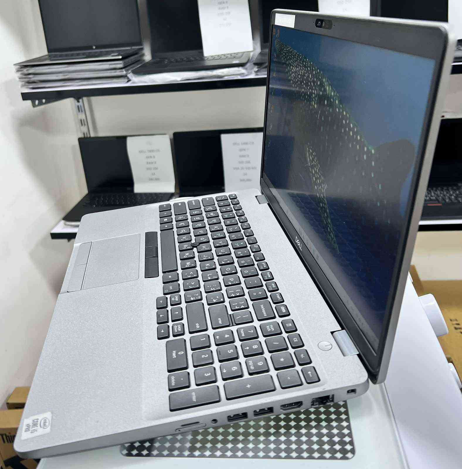 لابتوب سلم خفيف حديث معالج قوي وجيل عالي DELL 3551 Ci5 جيل عاشر  نظافة عاليه جدا اخو الجديد وعل الفحص وين متريد مع كارت شاشه خارجي 4GB 
. 
 السعر ثابت 450 الف مع التوصيل والحقيبة والشاحن الأصلي  
……………………

 المعالج Core i5-10th جيل عاشر
كارت شاشة خارجي 4GB p620
 ذاكرة الوصول العشوائي (الرام) 8GB 
 التخزين( الهارد) SSD 256GB 
 مقاس شاشة 15.6 انج دقة عالية 
 منفذ HDMI & TYPE C 
 كيبورد  عربي انكليزي
الرام والهارد قابل للتطوير 
…………………………………
*********** الريادة للحاسبات بغداد, العراق

