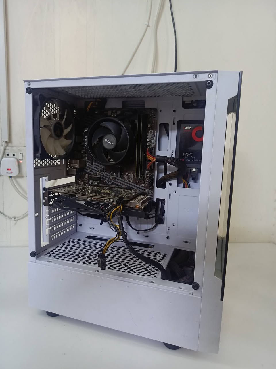 السلام عليكم 
كيس + شاشة + ملحقات للبيع
كيس مواصفاتة
r5 pro 3350g + stock cooler
rx 570 8gb asrock
mb msi a520m-a pro
ram 16 8*2 3200mhz lexar
ssd 120gb addlink
hdd 1tb
psu 500w warrior
case gamdias 3 fan مكسورة جامته
شاشة patriot ماخذها من انس
180hz 24 inch 0.5 ms fast ips
ملحقات ماوس لوجتك g402  Hyperion fury
كيبورد ردراكون اش
يو بي اس 1500va

السعر 600 الف
رقمي ***********
عنواني الدورة الميكانيك توصيل ماعندي
