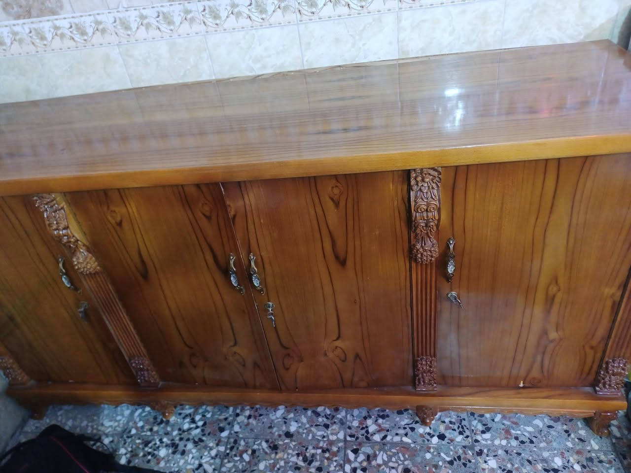 السلام عليكم / بوفيه خشب صاج اخت الجديده / طوب 2 متر / السعر 250 / للتواصل خاص او هاتف /***********
