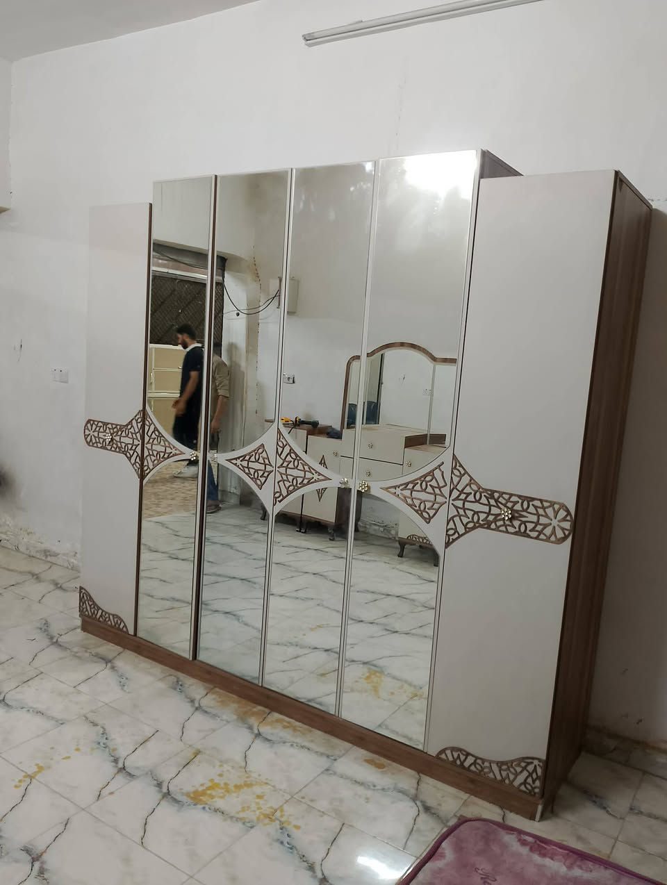 غرفه نوم مستخدم شي قليل 8قطع زورونا معرض السليمانية البيع وشراء الاغراض المنزليه...قادسيه قطعه500.تواصل عل الرقم واتس اب ***********...تجدون مايسركم .ادارة.سعد الامير
