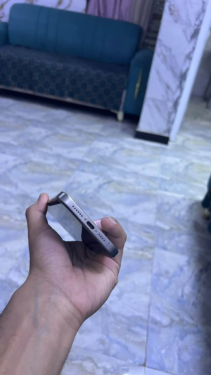 ١٥ برو ماكس للبيع 
لون تيتانيوم 
ذاكرة ٢٥٦ 
بطارية ٨٥ 
مابي زلغ نظيف جهاز 
مكاني بغداد 
رقمي ***********
