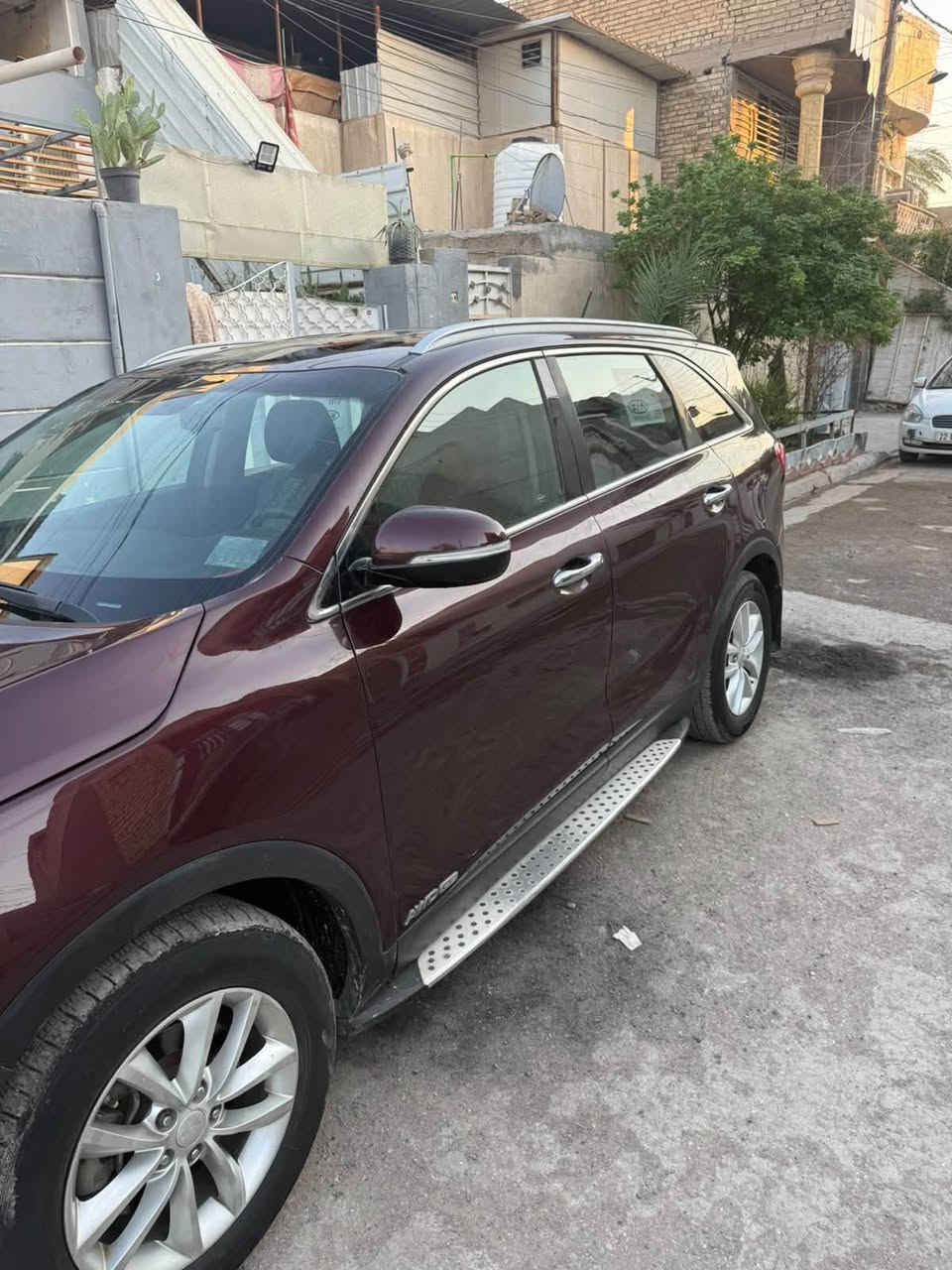 السلام عليكم من رخصة الادمن
سورنتو موديل ٢٠١٦ وارد امريكي ٧ راكب مكينة ٦ سلندر ٣٥٠٠ كشنات بلع  حادث جاملغ امامي جهة السائق المواصفات نص فول مثل ما موجود بالصور سيارة نظيفة جداً صدر امامي خلفي كلة مبدل جديد موبس وكالة اصلي تبريد قطعتين ثلج السيآرة ماشية ٨٥ الف رقم الماني لايت زرع عدسة دوسات بلادية 
السعر.     ١٧٦ ورقة وبيهة مجال بسيط مكان السيارة بغداد الدولعي للاستفسار.
 ***********
