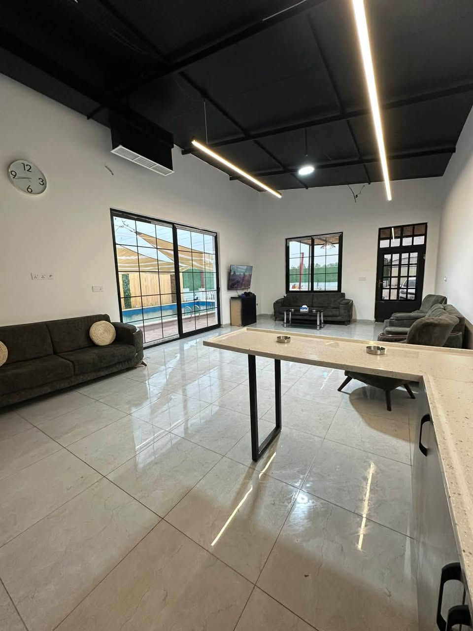 مزرعة للإيجار اليومي 🏡🌳
📍 الموقع: بغداد –الوسفية 

✔️ أجواء هادئة ومناسبة للعوائل

✔️ مساحة واسعة وخدمات متوفرة
 

✔️ مثالية للراحة والونسة

📌 للحجز والاستفسار يرجى الاتصال أو المراسلة على واتساب: 

عبود الشيخ
 📞 ***********

 موثق في تطبيق اجرلي لسياحة المزارع في العراق 🇮🇶
