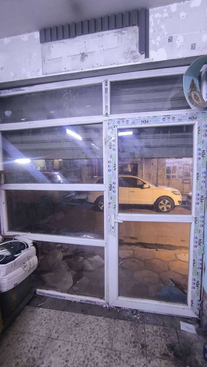 جام خانة مفصلة قبل فترة بعدة جديد رتفاع 260 العرض 245 سنتيم اني فصلتة 250 الف قيم وخضة عنوان البلديات شارع المصرف ***********
