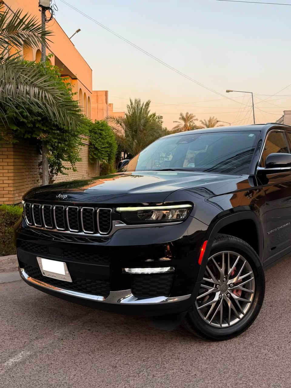 السلام عليكم 
جيب 2023 Limited اعلى فئه فول 1/1 
بدون اي ايرباك
رقم بغداد 
موصفات 
بانورما 
بصمه 
بصمه ابواب 
جنطه كهرباء 
سبعه راكب
كشنات منفصل 
رادارات فول 
انظمه قياده 
فورويل 
كشنات خلفيه منفصله 
كشنات ميموري 
قياده ذاتيه 
حساسات 
توقف ذاتي 
اوتو بارك 
اوتو هولد 
كشنات اماميه خلفيه تدفئه 
شاشه كبيره 
سستم صوت 
كامرات داخليه
ستيرن تدفئه 
وبعد بيها هواي مواصفات

سياره وضع الزيرو بعدها بالجيس گير ومحرك وصدر وتبريد كلهن كفاله عامه وتخم تاير جديد دينار متصرف عليها يعني سياره ما شاء الله كلش جديده 

سياره بدون اي حادث او ضربه جتي بيها قطع مسروقه ومشدودات قطع اصليه لا صبغ ولا قطع تجاريه كلها قطع اصليه بشرط السونار بيبان وجاملغات وبنيد كله اصلي وبدون صبغ يعني السياره كلها 

رايدها ب255 وبالعافيه على الياخذها ورجاءً اذا مو شراي لتعلق وتعبني كلمه طيبه منك واعبر المنشور حبيبي انت كلشي اكو بالسوك 🤍
مكاني الوزيريه
للاستفسار ***********
