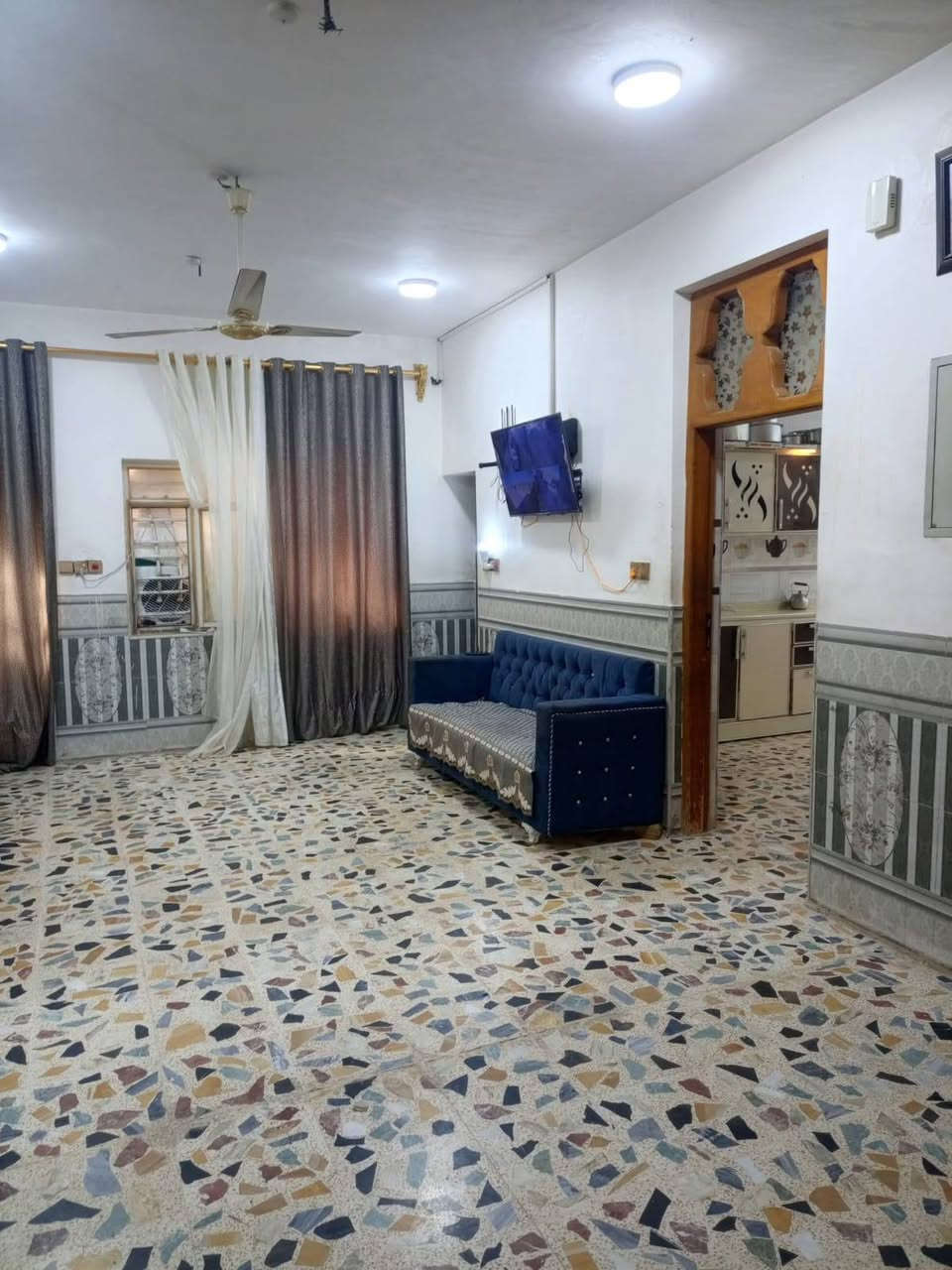 السلام عليكم دار للبيع المساحه 200 م طابو زراعي سند 25 موقع حله بكرلي حي الطوارئ قرب مركز حي بابل السعر 240 وبي مجال بسمي مداور ثاني يوم تفاصيل اكثر الاتصال على الرقم التالي ***********
