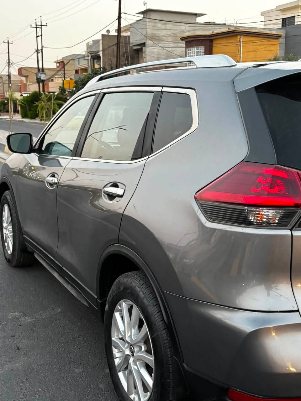 نيسان روج مرديل 2018
مواصفات :Sv AWD

محرك أربعة سلندر 2500

 بصمة وبصمة أبواب 

رادار امامي جانبي نقاط عمياء 

تحكم ستيرن جهتين 

مثبت سرعة 

كامرة وشاشة جبيرة ابل كار بلي 

كشن سائق كهرباء 

صندوق كهرباء 

تبريد قطعتين وتحكم تبريد منفصل 

كشنات تدفئة 

أنظمة قيادة سبورت ،وايكوا، ونورمان 

 كوبون بانزين موجود  

ومواصفات Sv الباقية معروفة 

الصبغ البيها قطعة وحدة باب خلفي مصبوغ ودعامات  وبيها مكان بارد 

السعر. 145 وبيها مجال للطيبين 

للتواصل والاستفسار اكثر 

*********** 

الرقم بي واتساب ايضاً.
