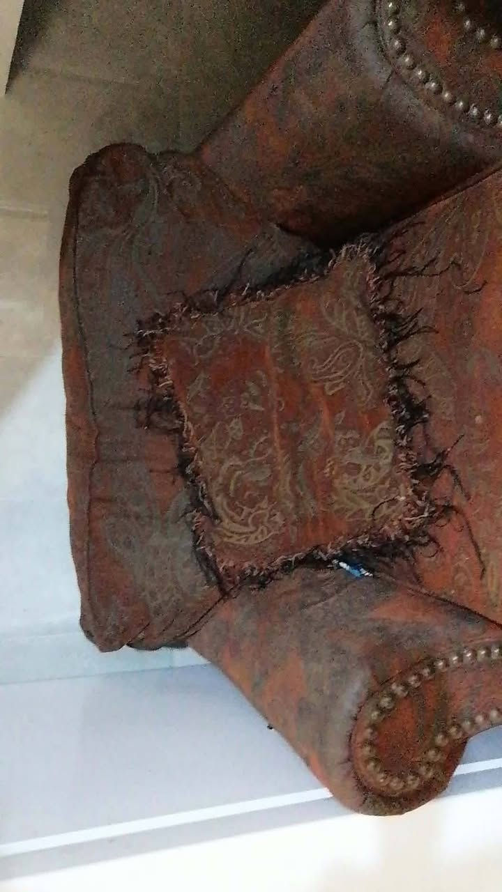 عندي أغراض بيت مستعملات زوالي ثلاجه كاونتر تخم غساله ال جي

