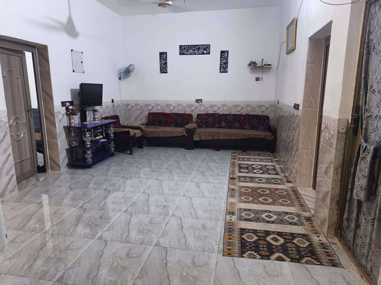 السلام عليكم  بيت للبيع  طابو صرف في حي الزهراءقرب المدرسه الصينيه بناء حديث سنه 2025 اساس البيت رفت المساحه 200متر يحتوي البيت على غرفتين قياس 4×5 وستقبال قياس4×7 والمطبخ 5×5 اونص والصاله 4اونص ×7يحتوي على مناور وحمامات البيت مطلوب اسكان للاستفساار الاتصال على هذا الرقم ***********
