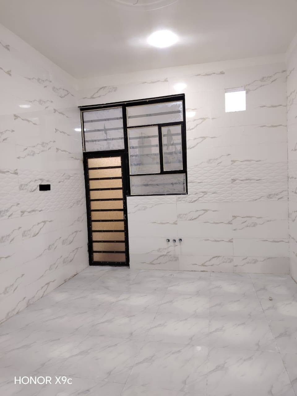 دار للبيع المساحه 200متر🏠
في البصره_شط_العرب_الجزيره 
اليوبه قرب م̷ـــِْن المدارس
يحتوى هاذي الدار علـّۓ 
3غرف منام، أسقبال مطبخ،صاله،
صحيات داخليه خارجيه مناور مع كراج 
جاهز للسكن تسليم مفتاح🔑
الخدمات كامله
نوع طابو صرف زراعي مالك عراقي بيع مباشر
السعر بس ب83وقابل التفاوض 😍
للأسفسار 📞
*********** نتصال 
*********** وتساب
