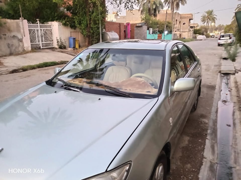 كامري موديل 2005 حجم المكينه 6 سلندر 3000  كراند خليجي (تبريد خلفي، مقاعد أمامية كهرباء، سلايد روف، صاجيات، تحكم دشبول لمس، برده خلفيه بلاديه، صاجيات بلاديه دواخل جلد) _كير و مكينه مكفولات، ماشيه ١٤٥ كم حقيقي، تبريد جيد جداً، تخم تاير جديد، مصبوغه صبغ عام أثر جراد مع الصور قبل الصبغ... السعر ٨٥ $
***********

نص مكتوب في الصور:
- HONOR X6b