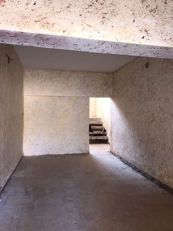بيت للايجار يتكون من
غرفة نوم وحدة 
هول 
حولي صغير 
ومطبخ 
حمام تواليت 
كراج 
الطابق ثاني بيتونه صغيرة وسطح
 اي تفاصيل ثانية اتصلوا ع الرقم *********** بي واتساب 
سويب شارع باريس قرب الوكيلة
