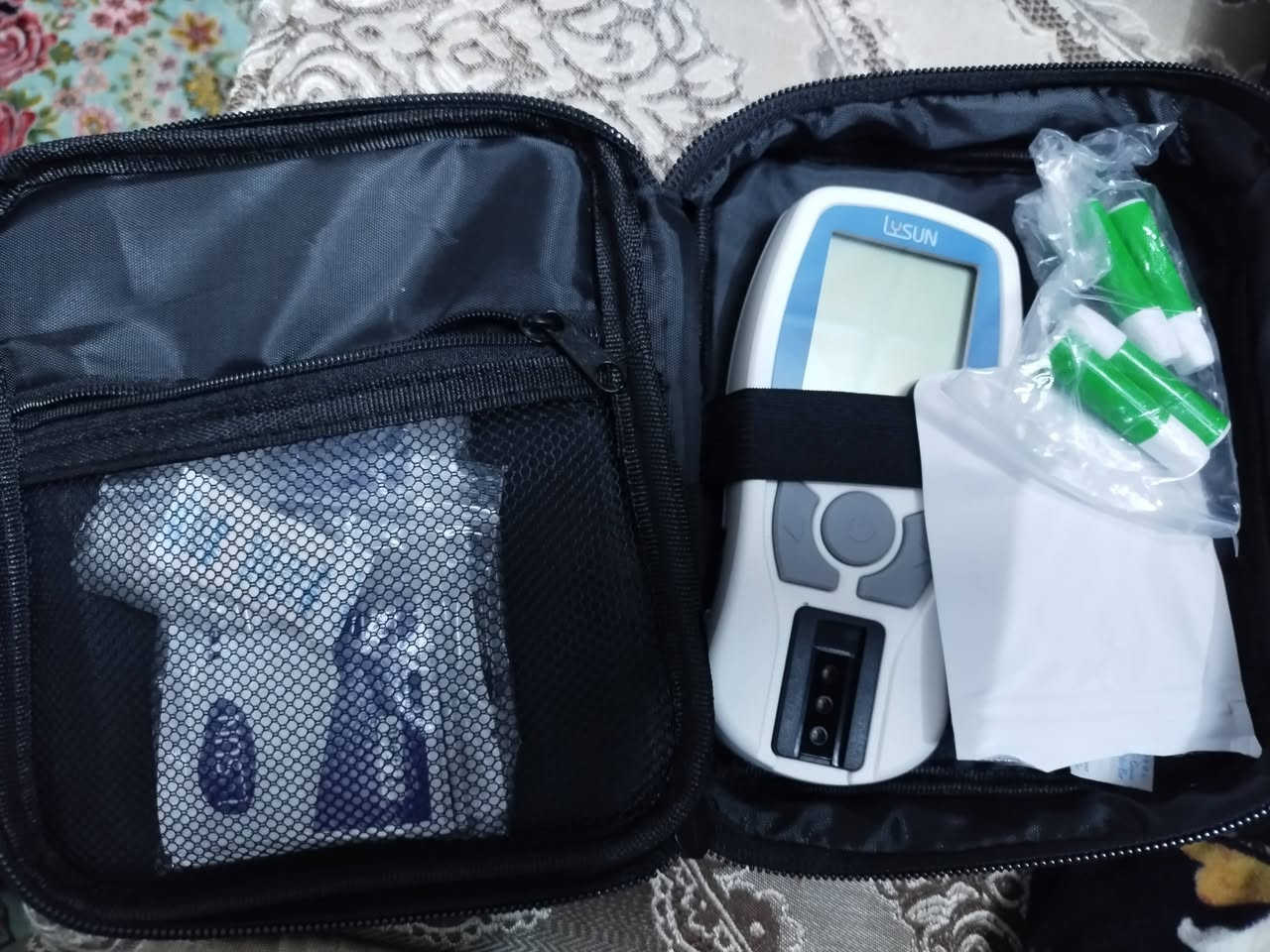 ---

**📣 جهاز فحص الدهون في الدم (Lysun Blood Lipid Analysis Meter) للبيع**

**الوصف والمواصفات:**

* **الماركة والموديل:** LYSUN (DPM-101)
* **الوظيفة:** جهاز متطور لفحص ومتابعة مستوى الدهون والكوليسترول في الدم بسهولة وسرعة في المنزل.
* **الفحوصات التي يقيسها:**
* الكوليسترول الكلي (TC)
* الكوليسترول الخبيث / المنخفض الكثافة (LDL)
* الكوليسترول النافع / العالي الكثافة (HDL)
* الدهون الثلاثية (TG)

* **الحالة:** ممتاز/جديد وبغلافه الأصلي.

💰 **السعر:** 60,000 دينار (60 ألف)
📞 **للتواصل والاستفسار:** يرجى المراسلة على الخاص 

---
