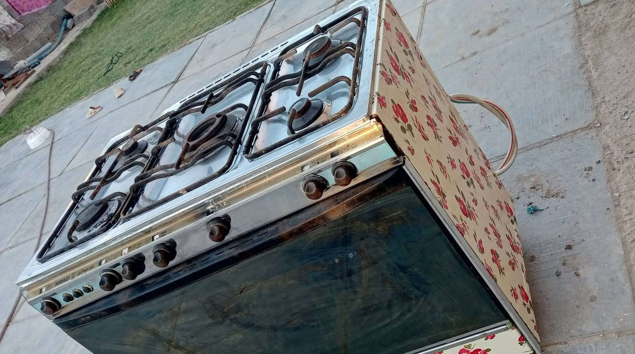 سلام عليكم طباخ كريازي باب اول كله شغال ناره زركه وقويه السعر 125 الاستفسار على الرقم ***********

