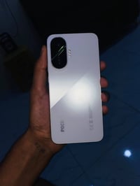 بوكو اف7 • بطارية 6500 • شاحن 90 واط