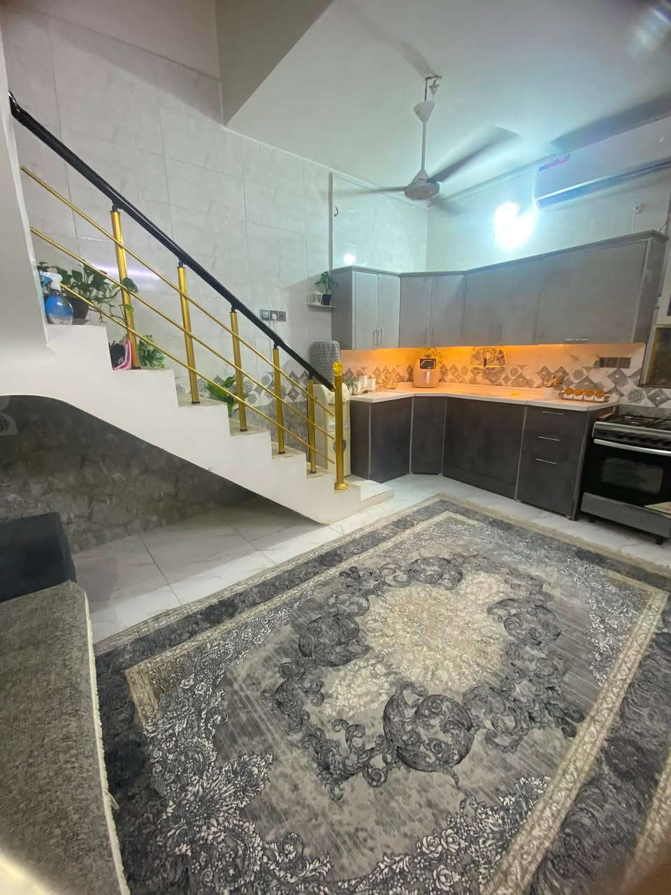 بيت للبيع بحي سومرخلف مدينة العاب ضوء القمرالمساحه ٥٠مترطابقين للاستفسارالاتصال على الرقم ***********
