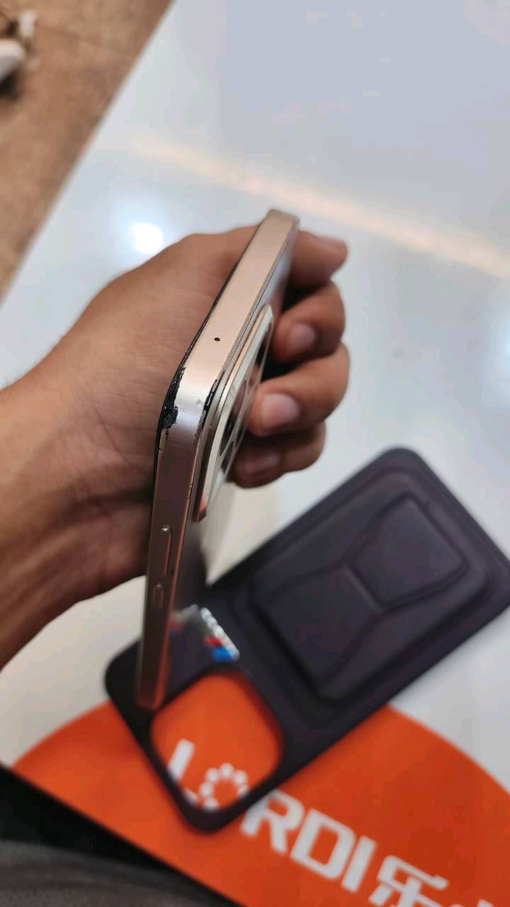 شاومي ١٥T • ٥١٢ • خطين بالشاشة