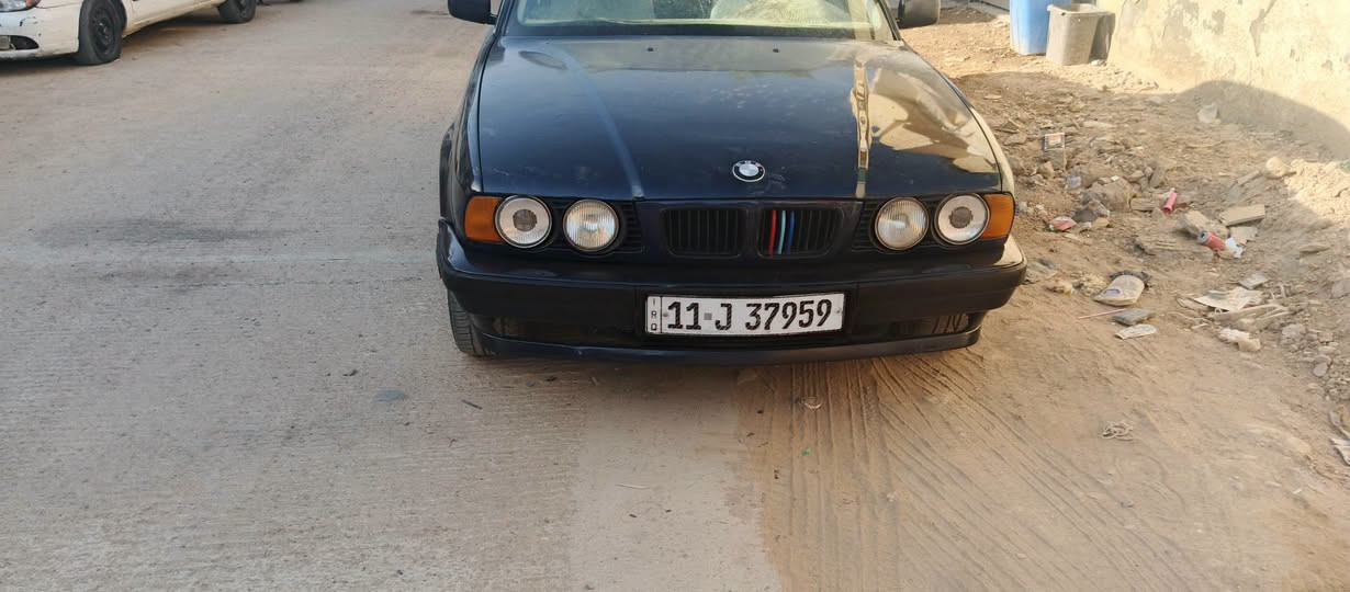 السلام عليكم ورحمه الله
للبيع بسعر مناسب جدا بي ام حجم 525مفتوح كير مكينة كفاله موديل 90 رقم بغداد سنويه جديده والتحويل مباشر بجم عريض  لايت زنون صدر امامي جديد خلفي يحتاج تصليح تبريد شغال فتحه سلايت شغاله تحتاج تشد غراضه على ايدك كشنات تفصال ويل 18رياضي السعر 33 ورقة للاتصال سعد ***********واتساب خاص موجود المكان كوت مركز المدينة
