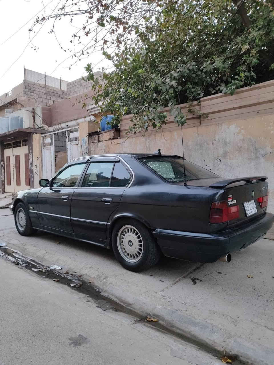 للبيع موديل 1991 حجم 520 كبس كير عادي رقم انكليزي بأسمي تبريد طخم معمر تايرات جديد صبغ شركه فقط جاملغ الورا السايق مسبوغ بدون دواخل  مكان موصل ***********/*********** الكورك بي واتساب سعر 43 وبيها مجال
