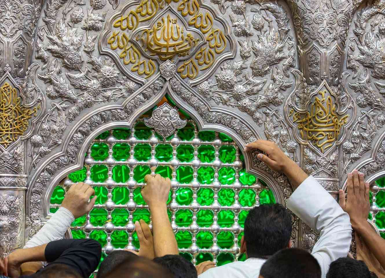 🌹🕌 حملة نور المصطفى لزيارة العتبات المقدسة 🕌إلى أهالي مدينة الحمزة الغربي (ع) و**#المدحتية** والمناطق المجاورة 🌿
الهاشمية __ مركز الحلة __ الدبلة __القاسم المقدسة__السياحي. 

يسرّنا الإعلان عن برنامج زيارة كربلاء المقدسة 🤲

📍 الوجهة: كربلاء المقدسة
💰 سعر الرحلة: 5,000 دينار فقط
📅 تاريخ الحملة: يوم الخميس 27/8/2026
🕑 موعد الانطلاق: الساعة 2:00 ظهراً
📍 مكان الانطلاق: فلكة الساعة – الحمزة الغربي (ع)

✨ فرصة مباركة لزيارة سيد الشهداء الإمام الحسين وأخيه أبي الفضل العباس (عليهما السلام).

🤲 نسأل الله أن يرزقكم الزيارة والقبول وقضاء الحوائج.

🌹 حملة نور المصطفى لزيارة العتبات المقدسة 🌹

***********
***********
