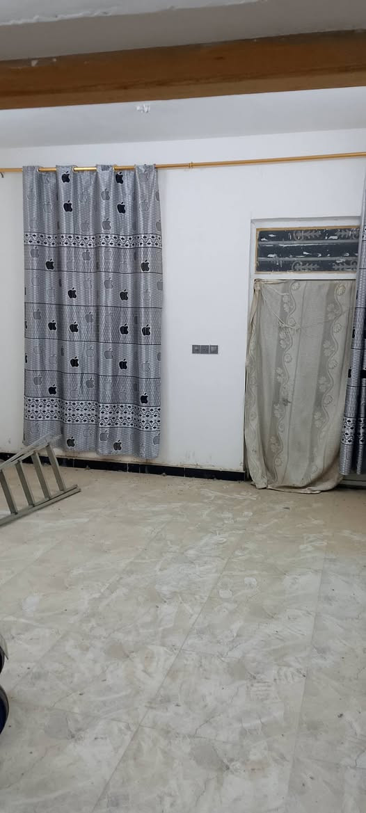 بيت لبيع في حي الحكيم  نزلة الوائلي مساحه 200م يتكون من غرفين نوم وهول داخلي واستقبل ومطبخ وصحيات داخليه وبيتونه كبيره  /ملاحظه البيت مبني من بلوك والسقف صب كونكريت
الاستفسار /واتساب /***********

بيت لبيع في حي الحكيم  نزلة الوائلي مساحه 200م يتكون من غرفين نوم وهول داخلي واستقبل ومطبخ وصحيات داخليه وبيتونه كبيره  /ملاحظه البيت مبني من بلوك والسقف صب كونكريت
