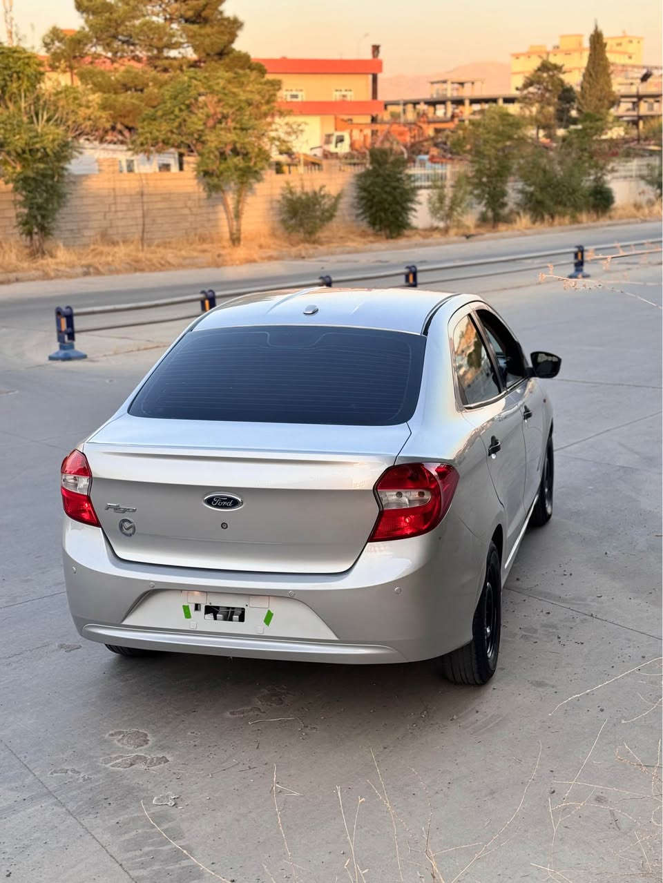 بسمالله الرحمان الرحيم 

سلاوى (الله) له هه موو لايه ك بيت

فؤرت ( figo ) 2016 

بئ  ( بؤياخ ) 👌🏼

ره قه م سليمانى به سه ر چووه 🖤

ته بريد گير مه كينه ( ته په ى گيريش ) به شه رت 📦

سئ په له ى بچوك  ساردى هه يه 

٢٠٠$ خرامه ى له سه ره دواى معامه له چه ك بيبره

خرامه ته حويل به شه رت  ، ته قه و ره قه ى به شه رت

مالى دؤسته بانزين ناخوات جايزه سه ياره كه بئ موشكيله 

موشته رى ته له فونكه له خزمه تتدام   *********** السليمانية, العراق
