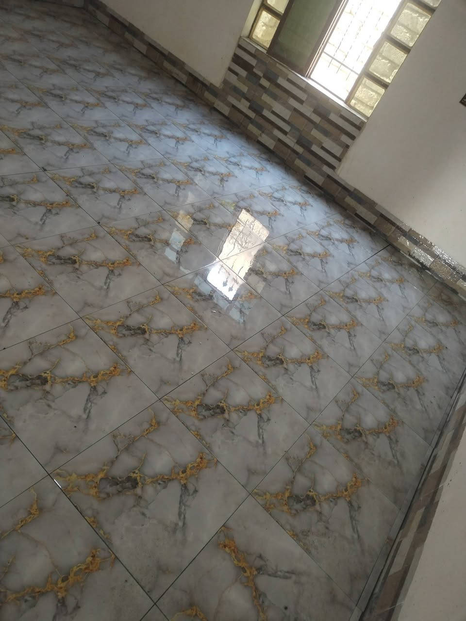كادر سيراميك • متفرغ • أرضي جدار بايات