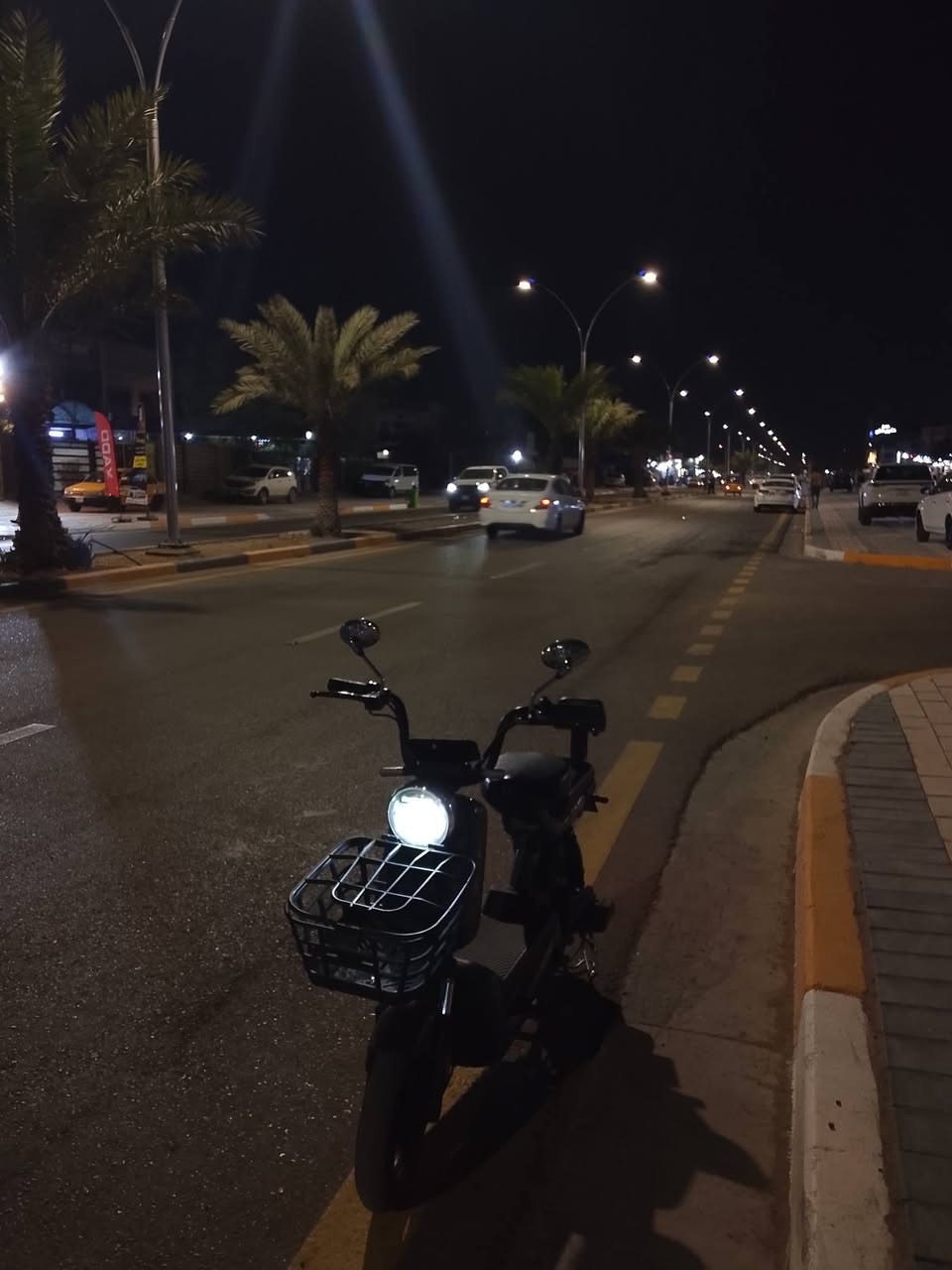 السلام عليكم حبايب عندي دراجه شحن حجم 14دراجه كلش ما بيها بس الستان طاك غيرها ماكووو دراجه موديل 2025 رايدهاا300 قفل والله جاي تنباع اختها 500 لون مميز رصاصي مائل البنفسجي يعني حلوو عنوان دوره ابو دشير رقم ***********

