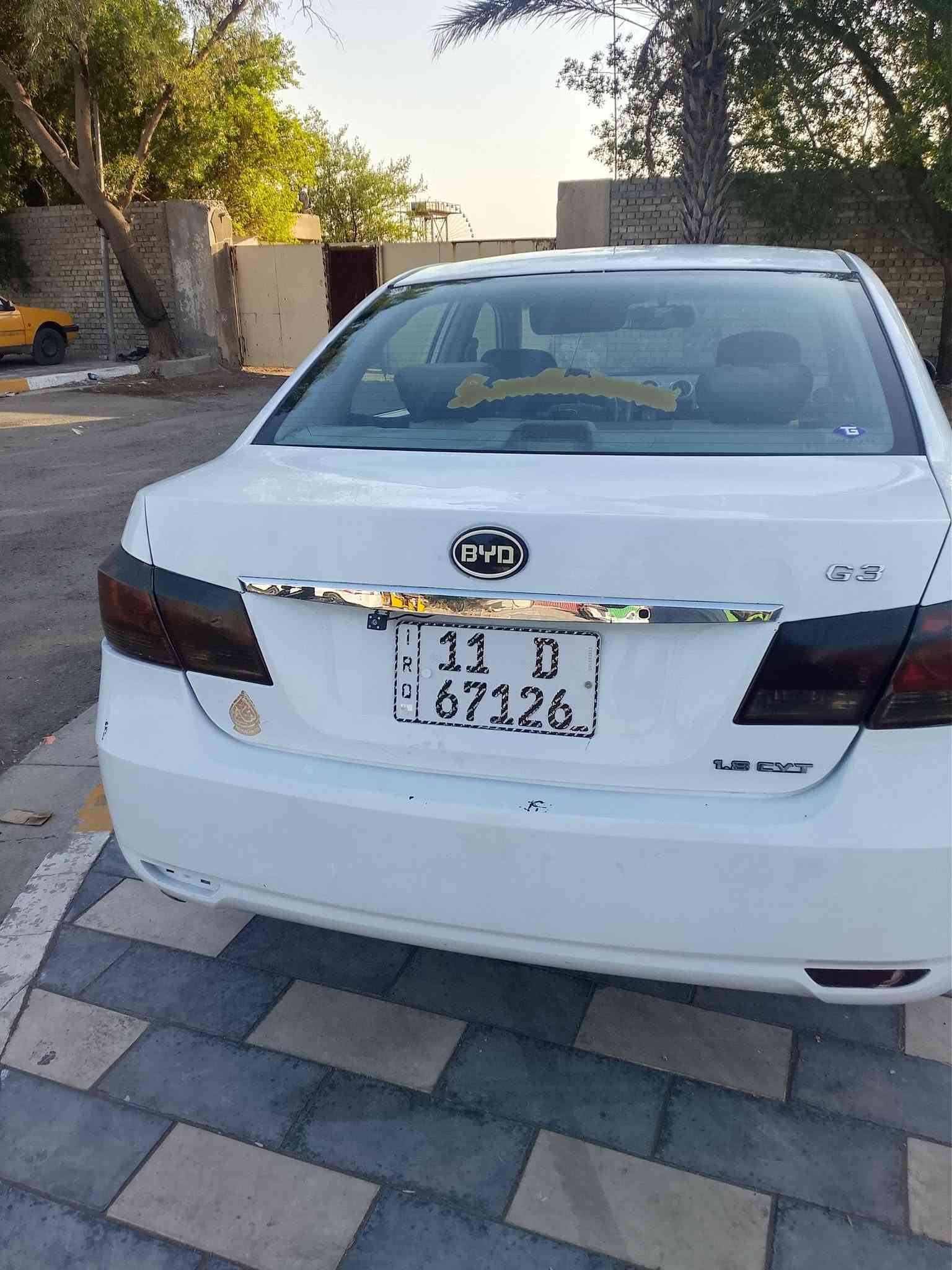 بي وأي دي ٢٠١٣ للبيع
السيارة خير من الله مكينه و كير 
مكفولة مابيها ضربه و لا صبغ 
مكينه وكير بلادي مال شركه اوتماتيك  فول مواصفات  ترحيب بصمه فتحه اشاير بل مري ويل كب  صدر جديد امامي خلفي كهربائيات كله شغالة  تبريد شغال
السيارة باسمي  رقم بغداد نكليزي. هزة جديده مصفر غرامه شرط تحويل  رايدها ب 42$ ورقة بيها مجال قليل 
رقم الهاتف ***********
بكاني بغداد مدينه الصدر
