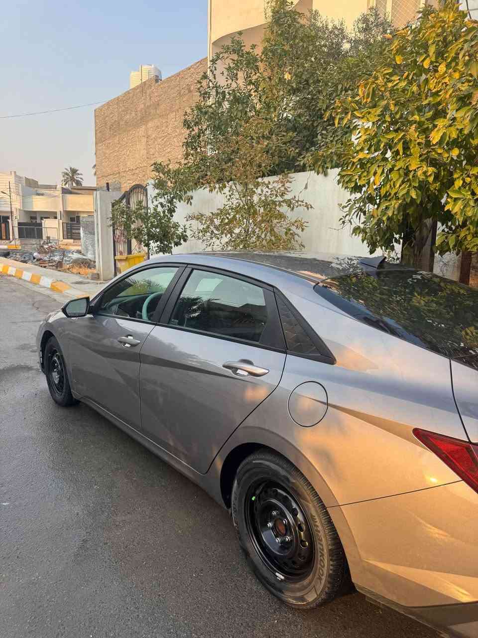 النترا وارد امريكي موديل 24 مواصفات se يعني سويج مو بصمه حادثه من امريكا بونيد فقط 
صارت بيه ضربه بجاملغ الأمامي تم تبديله ايرباك سترين فقط وراجع سستم 
بيه صبغ بلدوسه شبر فقط 
سياره جديده وما متعوبه نضافته فول 
للتواصل واتساب او اتصال *********** 
سعره 140$ بغداد, العراق

