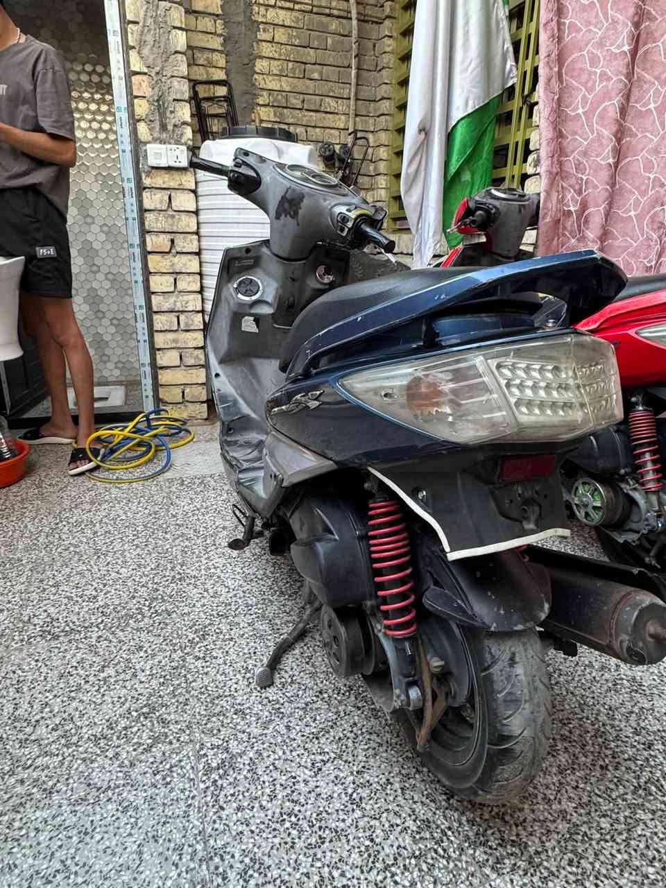 سكنس فحل دراجه كفاله بس بيها. الذيل مكسور والمكينه كفاله ما مفتوحه السعر 500 وبيها مجال قليل مكاني الشعب خلف سوق ال 4000 رقمي ***********
