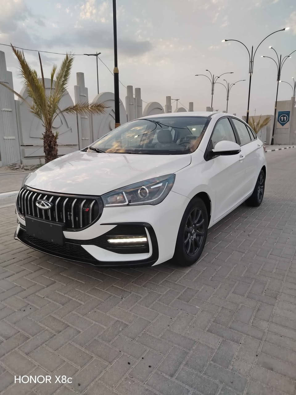 السيارة بحالة الزيرو اكياس الوكالة بالكشنات استعمال نظيف ماشية 11 الف فقط كفالة من الزلغ بالكامل حرة استلام شركة السراب البصرة
موديل 2024
المواصفات
تحكم ستيرن جهتين .بلوتوث .حاكية .شاشة معلومات . تبريد لمس . سايد بريك كهرباء . نظام اوتوهولد . الكير سبورت .ايكو ..تبترونك .تبريد خلفي . اربع جامات اوتو .مرايا جانبية كهرباء . لايت عدسة متحركة اعلى واسفل . لد نهاري .بروكتر لد .بك لايت لد .كشاف ضباب خلفي . محرك 1500 تنفس طبيعي دوش
السيارة حرة بدون لوحات المكان البصرة 
السعر 87 قابل للتفاوض
***********
للعلم الصور جديدة موقديمة هذا وضع السيارة حاليا البصرة, العراق
