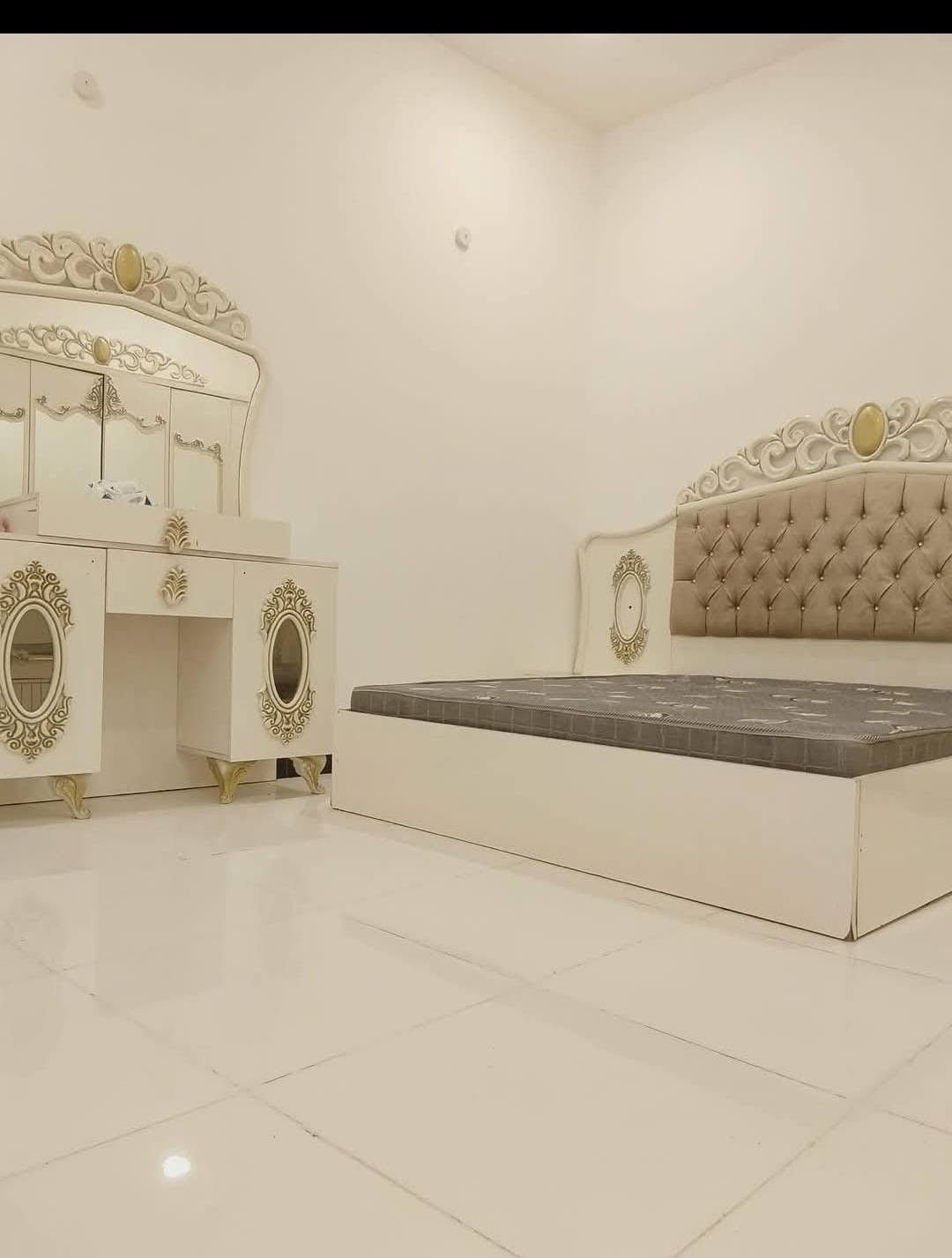 مؤثث بالكامل • ١٠٠م • حمامين
