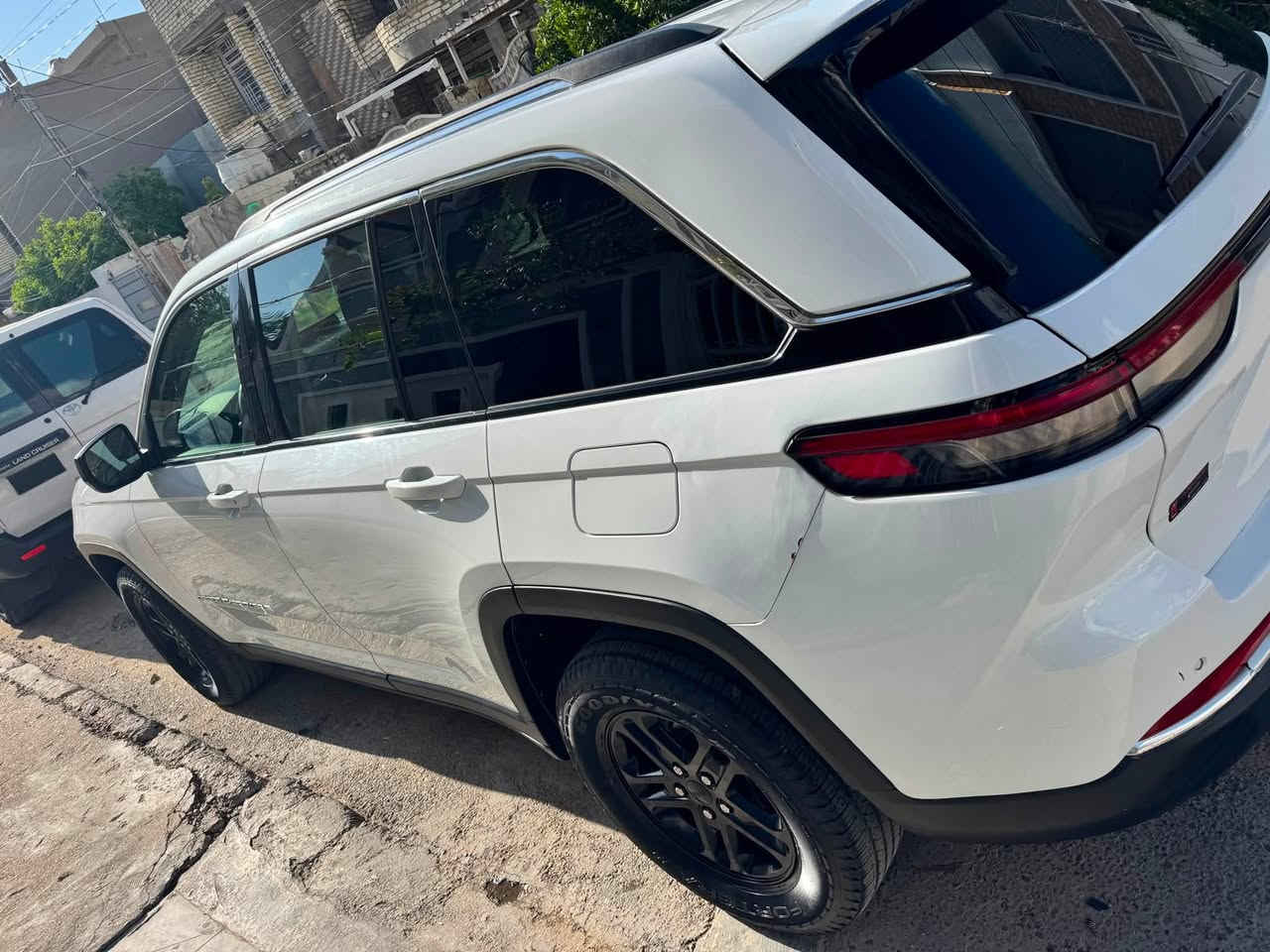 جيب كراند شيروكي فئة لاريدو موديل 2023 5 راكب ماشية 63 الف km
المواصفات:
مقعد السائق كهرباء/شاشة كار بلاي/كير ماوس هاند /بريك بصمه/تحكم ستيرن/خروج عن المسار
تحكم تبريد شاشة/تبريد قطعتين/شفتات ستيرن
مثبت سرعة كروز/رادار مدى بعيد وقصير
لايت زنون/  وباقي المواصفات المعروفه
 حادثها جاملغ خلفي وربع صندوق فقط بدون ايرباك بدون دواخل صور الحادثه مرفوقه 
بارد في الباب الخلفي الايمن   وبارد في الباب الامامي الايمن 
مكان السيارة / بغداد 
السعر 28000$ 
 للتواصل / ***********
