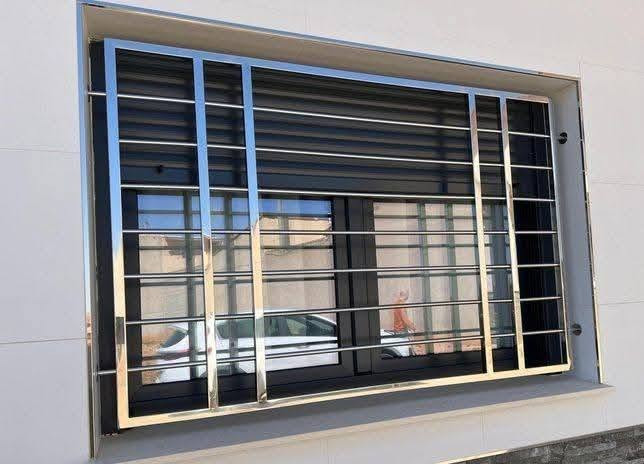 يوجد لدينا صبغ وتنضيف الشبابيك والبيبان پانسب الاسعار
للاتصال

+9647882515941
