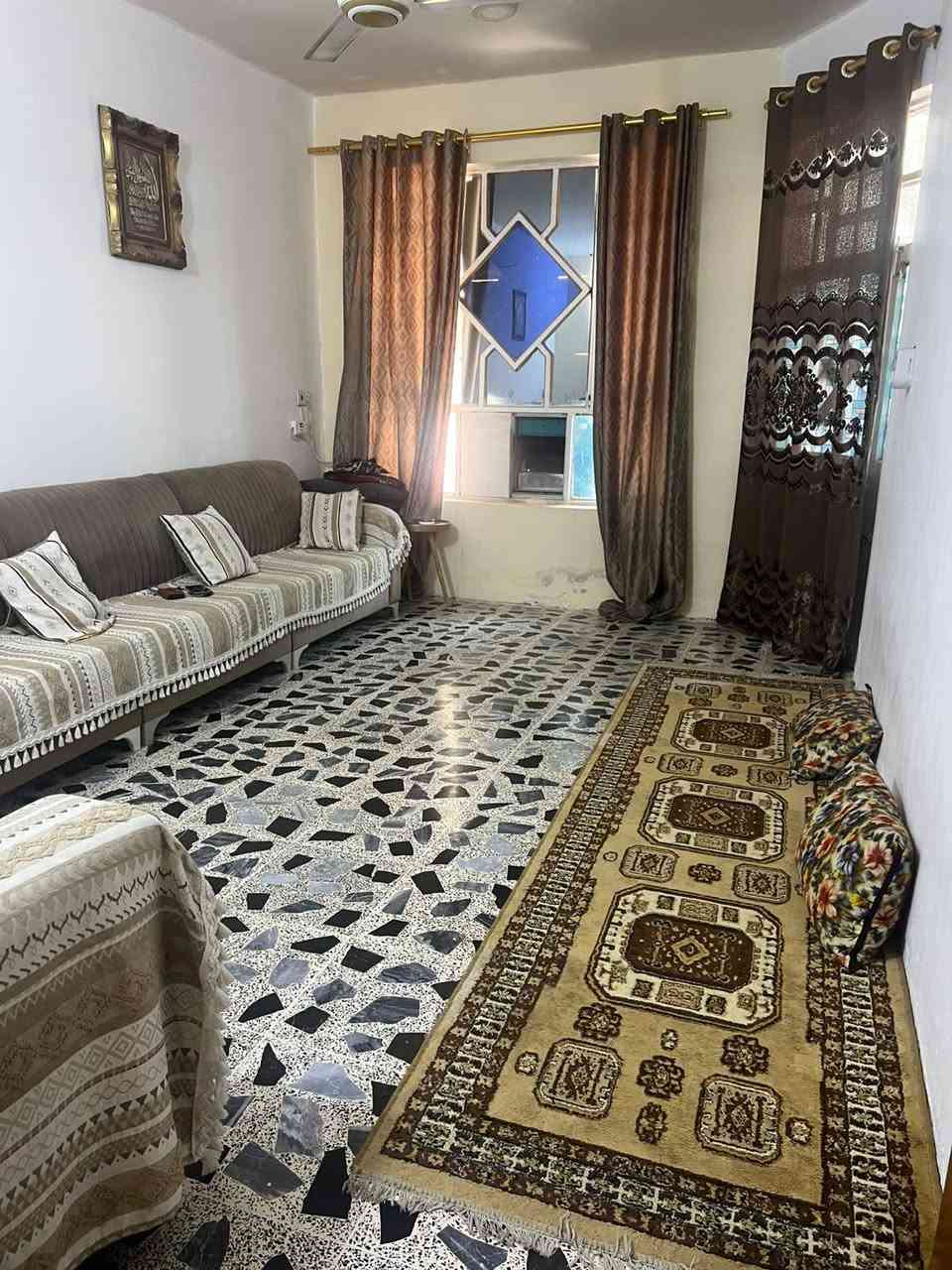 اسلام عليكم دارين البيع المدائن الجعاره  المساحه الكليه 400 الدار الاول مساحه  280 يحتوي على 5 غرف نوم وصاله كبيره ومطبخ وستقبال كبير  الدار الثاني مساحه 120 يحتوي على غرفتين نوم فوك وجوه وستقبال وصاله ومطبخ الستفسار الاتصال على ‏‪
‏‪***********‬‏
